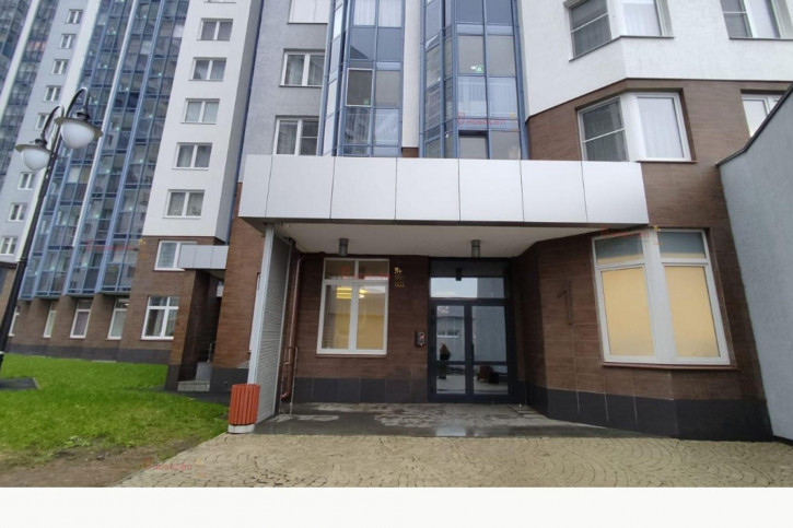 3-комн квартира Блюхера 95