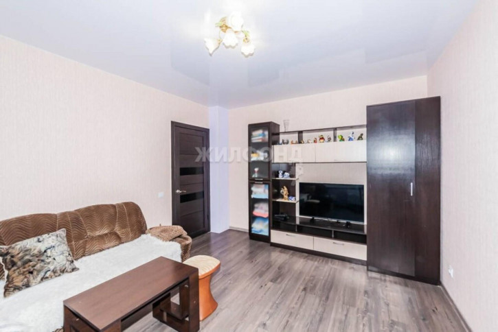 2-комн квартира Коминтерна, 124
