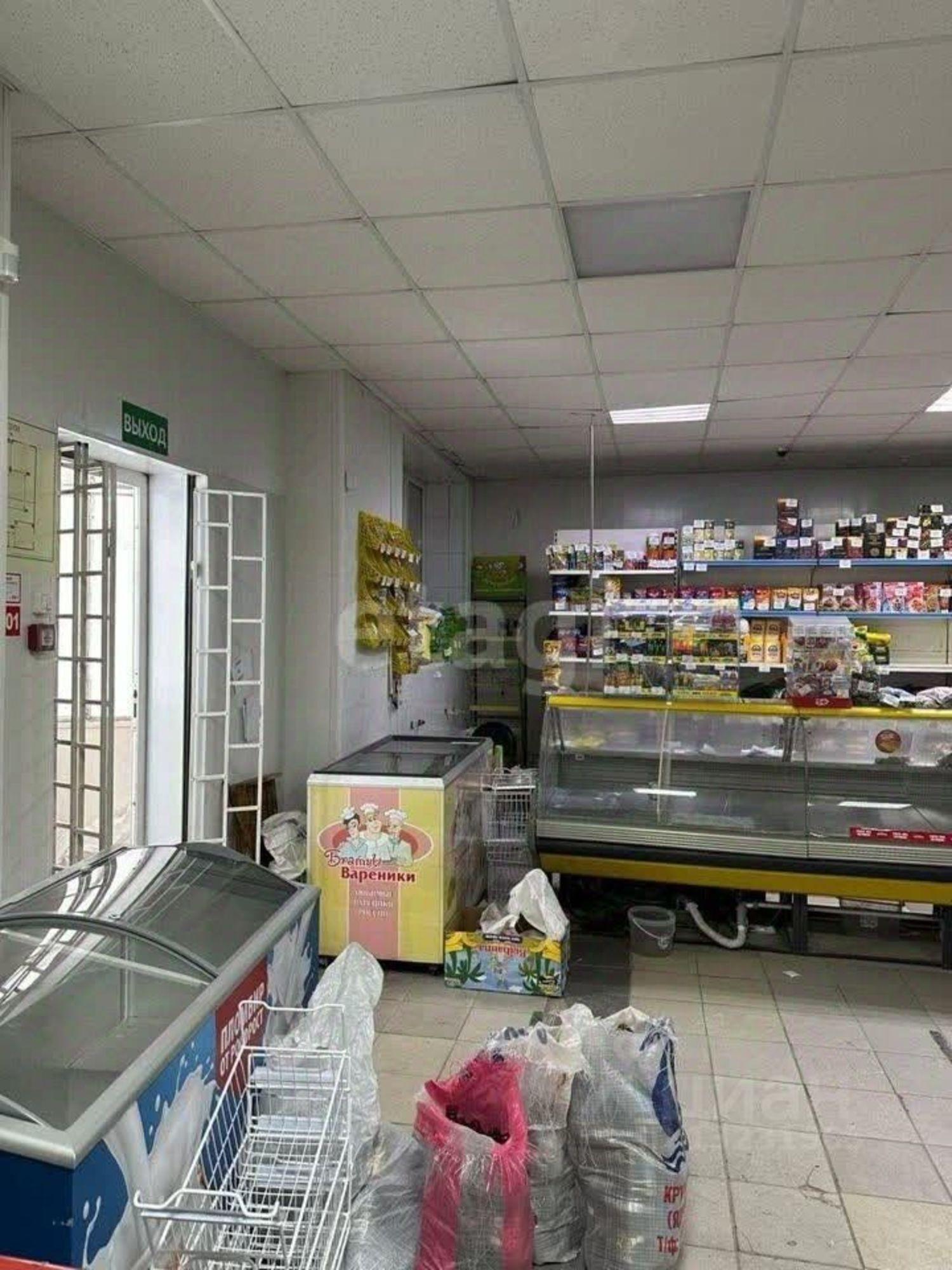 Купить торговое помещение за 12 468 100 рублей на Петровский переулок