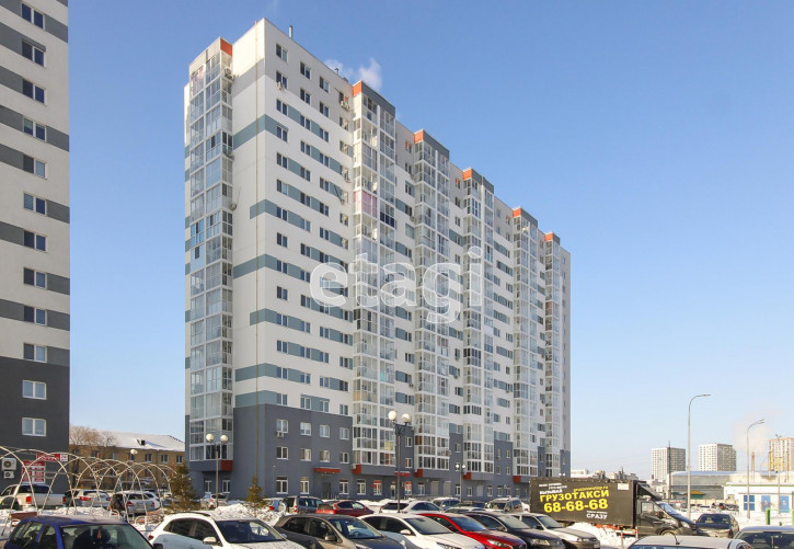 2-комн квартира Бакинских Комиссаров, 3/1