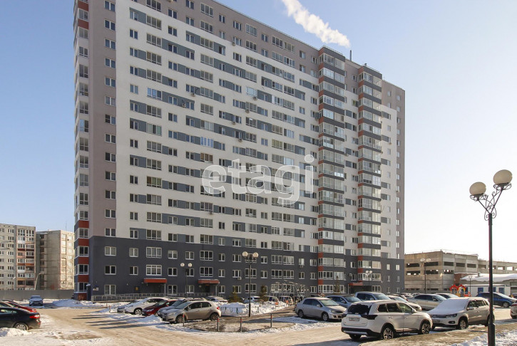 2-комн квартира Бакинских Комиссаров, 3/1
