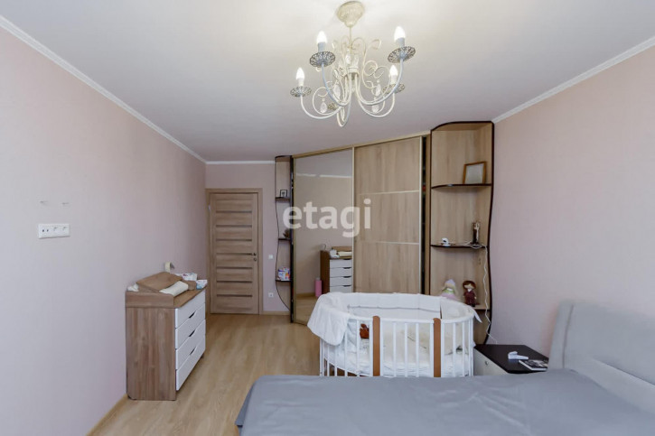 3-комн квартира Монтажников, 41