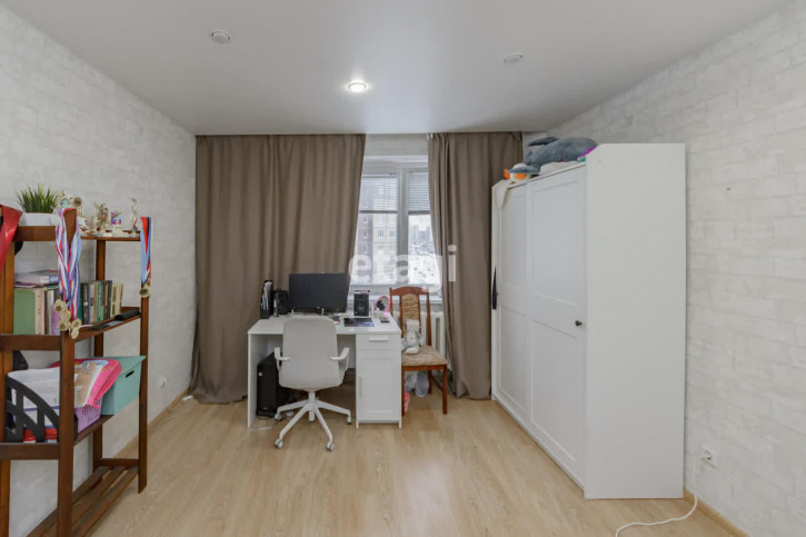 3-комн квартира Монтажников, 41