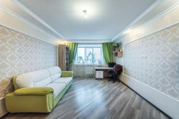 2-комн квартира Широтная, 112/3