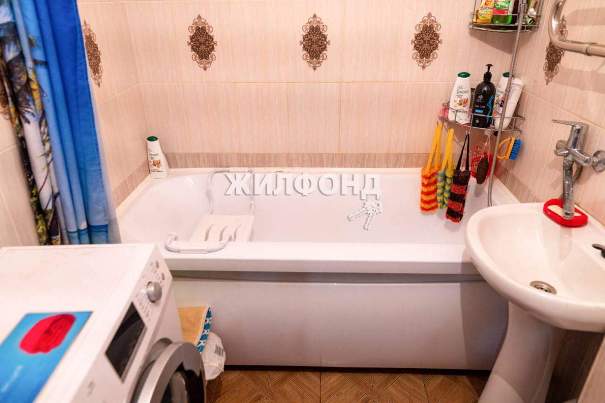 Купить студию за 5 100 000 рублей на Александра Чистякова улица, д.2/1