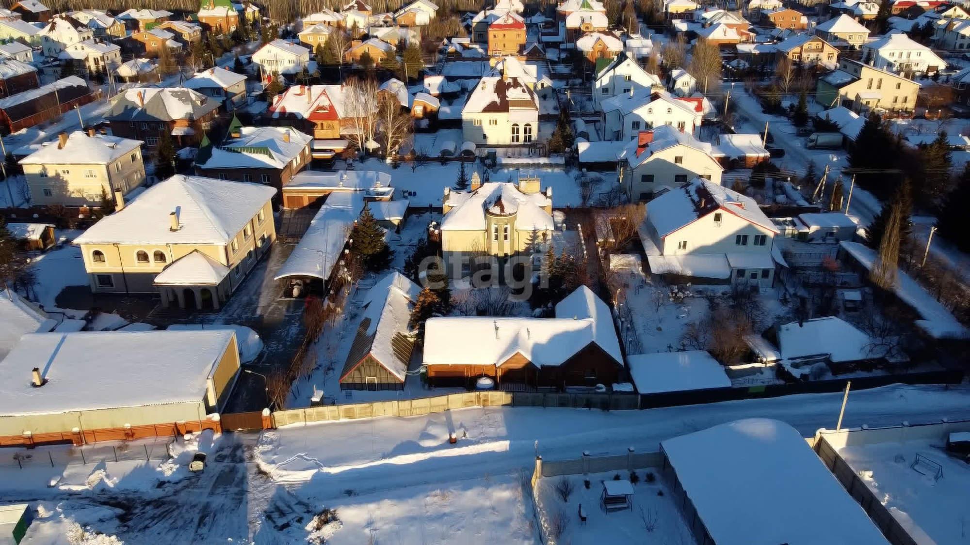 Купить дачу, дом, коттедж за 25 000 000 рублей на Кедровая, 36