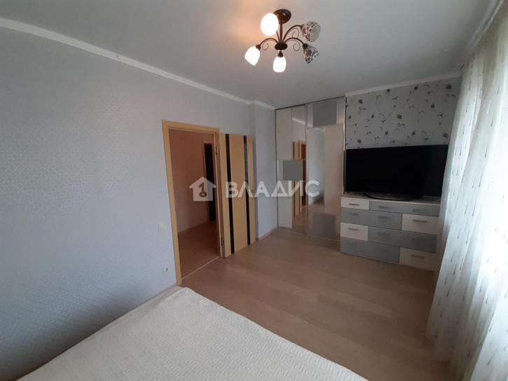 2-комн квартира улица Крайнова