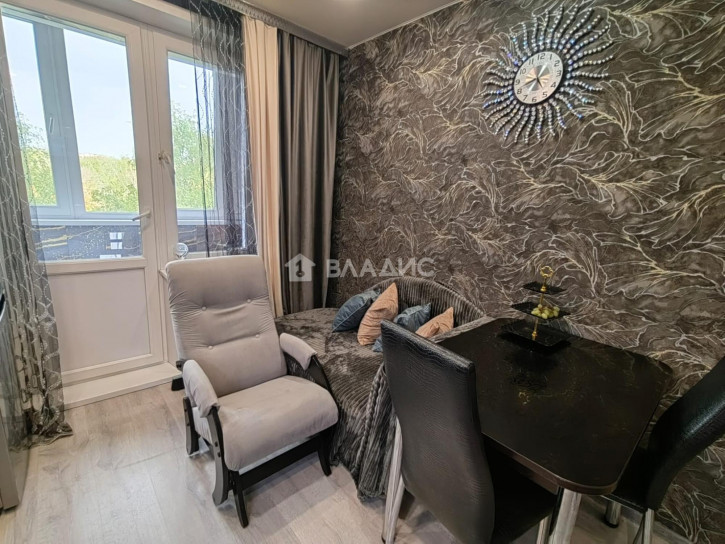 3-комн квартира улица Лакина