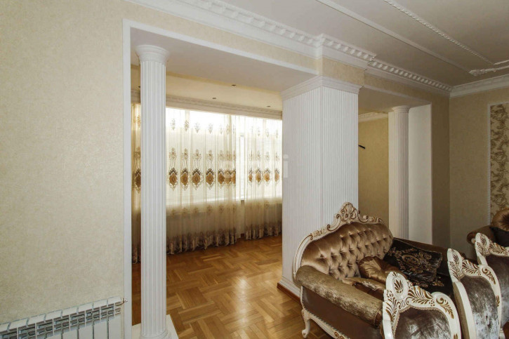 4-комн квартира Холодильная, 85/1