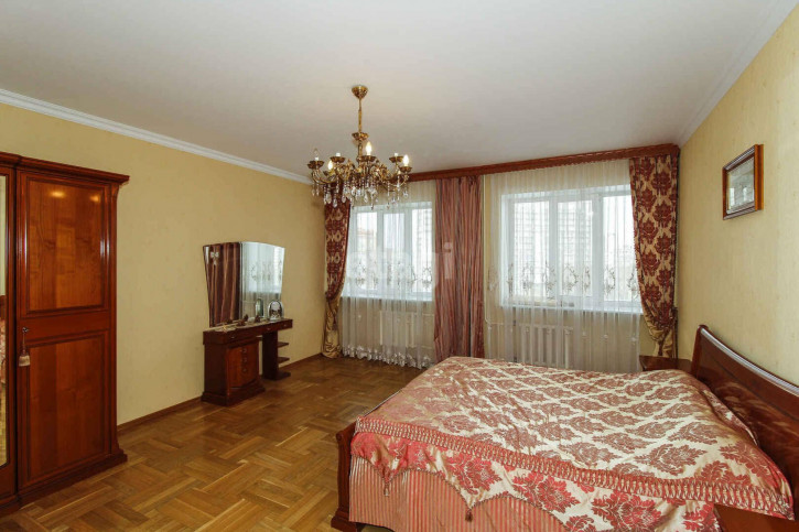 4-комн квартира Холодильная, 85/1