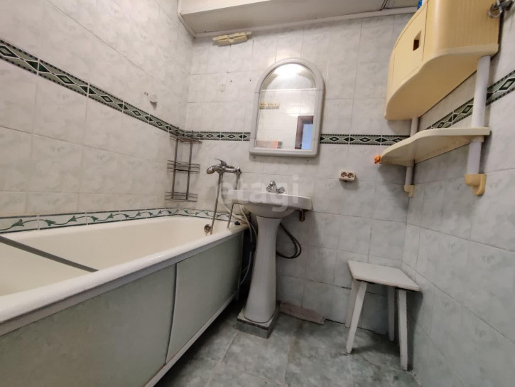 3-комн квартира Чекистов, 33