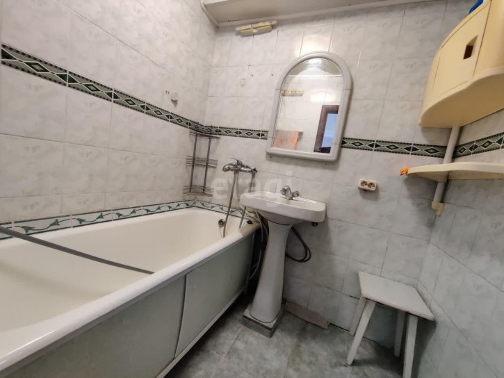 3-комн квартира Чекистов, 33