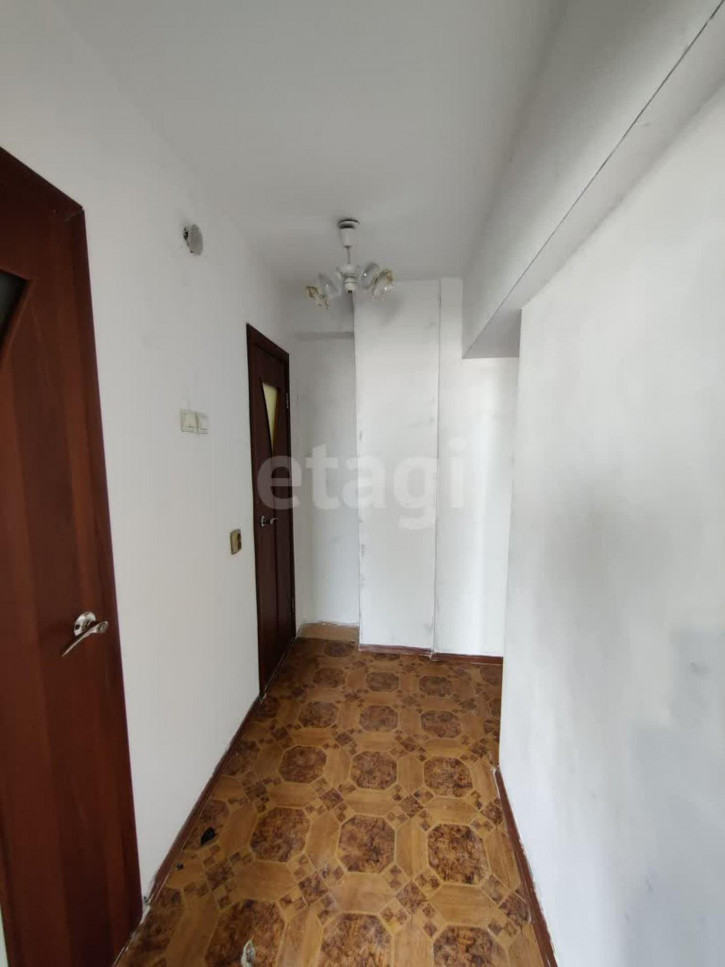 3-комн квартира Чекистов, 33