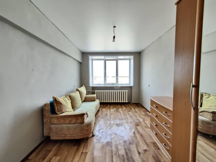 3-комн квартира Чекистов, 33