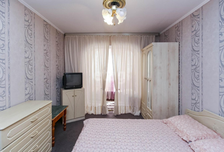 3-комн квартира Камчатская, 2