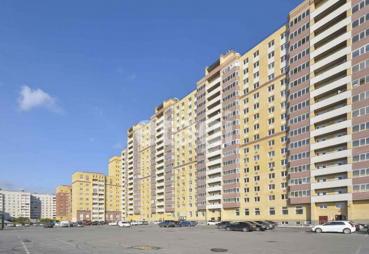 3-комн квартира Мельникайте, 138а