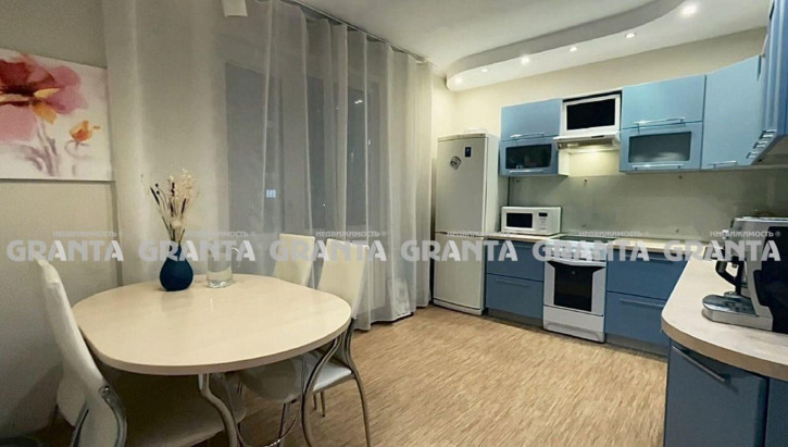 3-комн квартира ул Авиаторов, 68