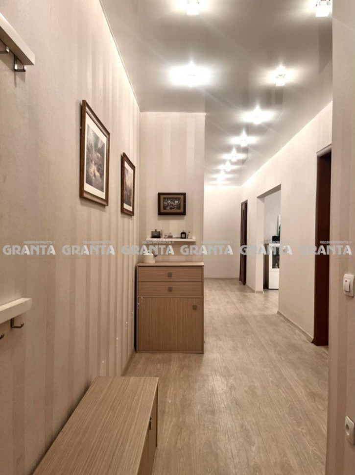 3-комн квартира ул Авиаторов, 68