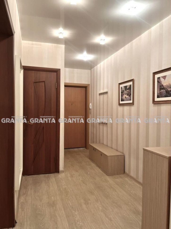 3-комн квартира ул Авиаторов, 68