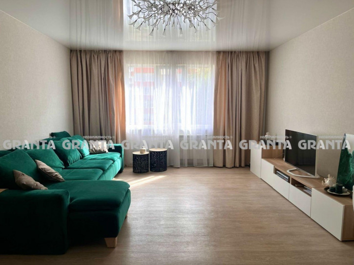 3-комн квартира ул Авиаторов, 68
