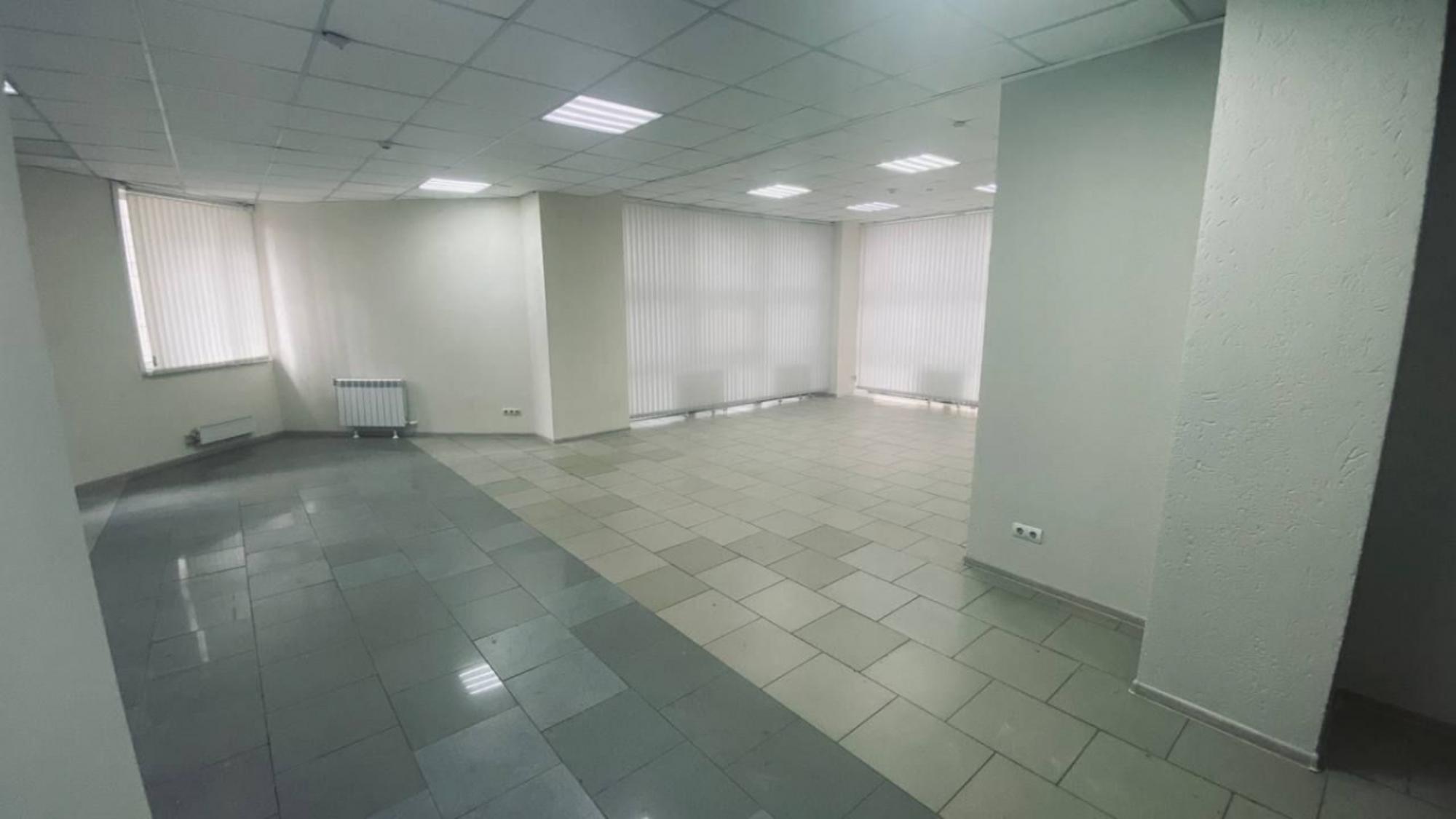 Сдать офис, помещение под офис за 49 200 рублей на ул им Слонова И.А., 1