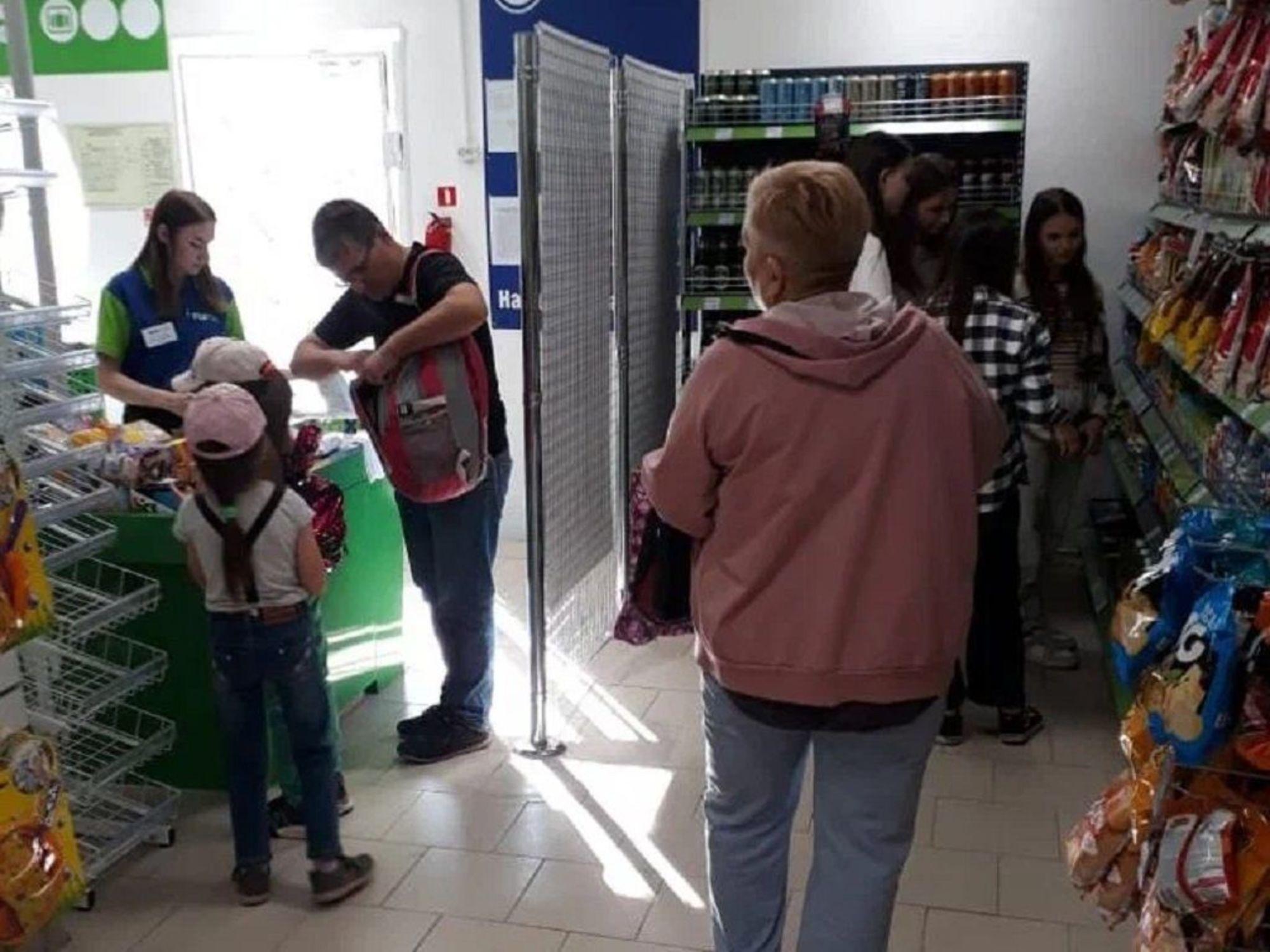 Сдать торговое помещение за 66 990 рублей на Красноярский край, пгт.Дубинино, Комсомольская 28
