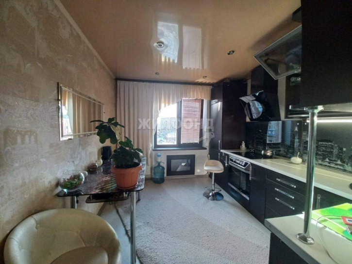 3-комн квартира 8 Марта улица, д.1а