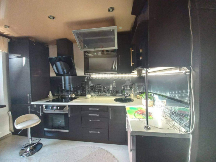 3-комн квартира 8 Марта улица, д.1а