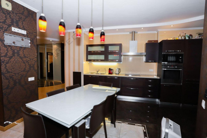 3-комн квартира Атарбекова ул, 5