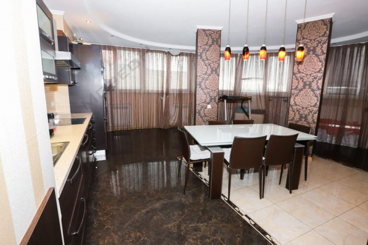 3-комн квартира Атарбекова ул, 5