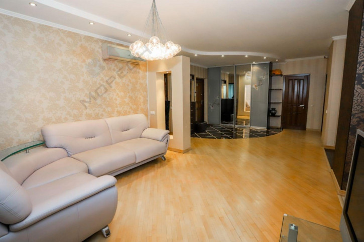 3-комн квартира Атарбекова ул, 5