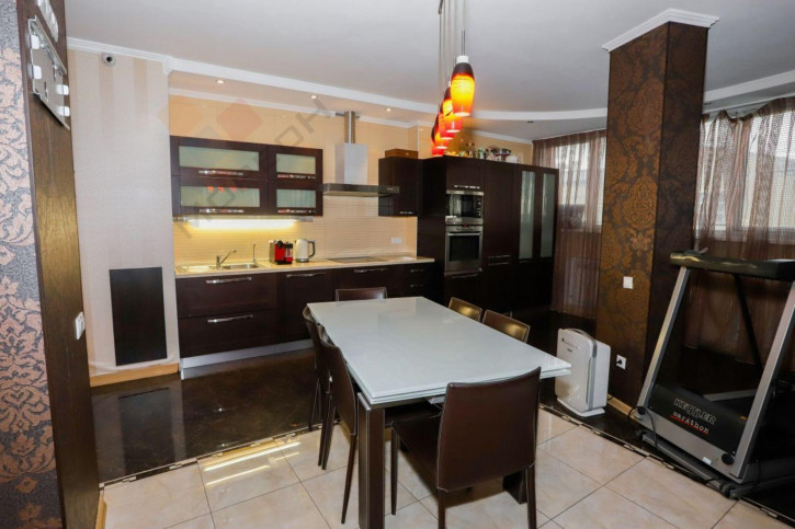 3-комн квартира Атарбекова ул, 5