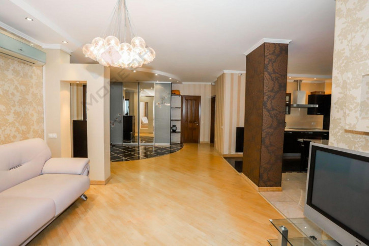 3-комн квартира Атарбекова ул, 5