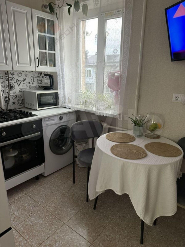 2-комн квартира Дзержинского ул, 32/1