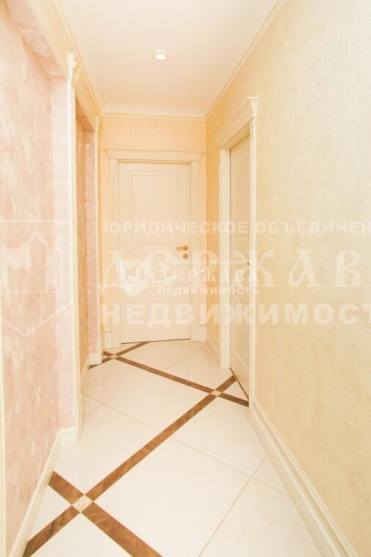 4-комн квартира проспект Шахтёров