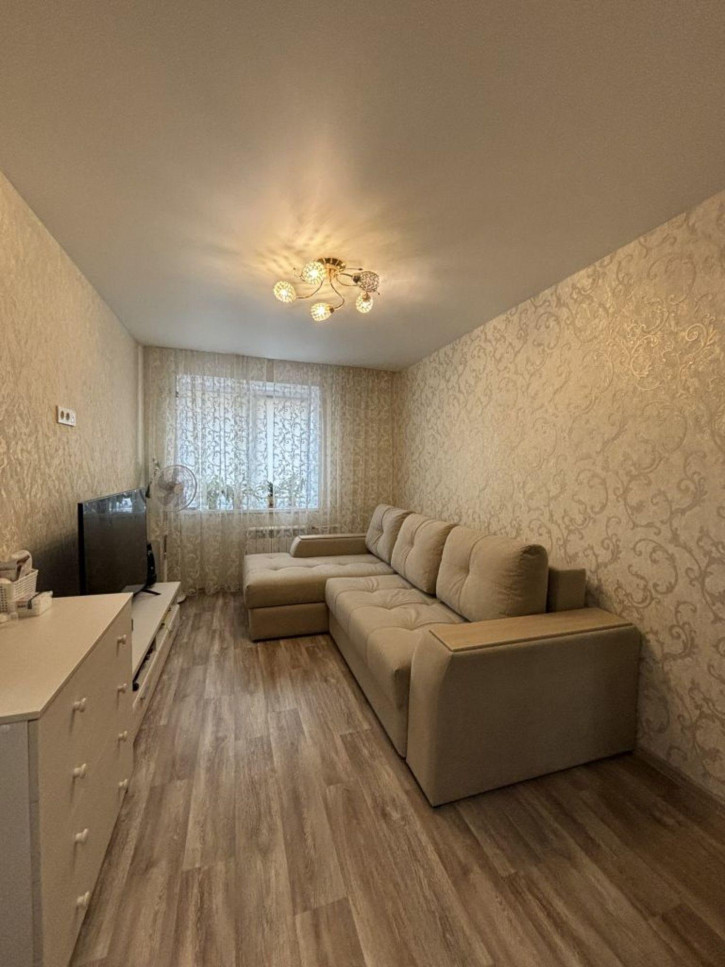2-комн квартира Есенина, 2