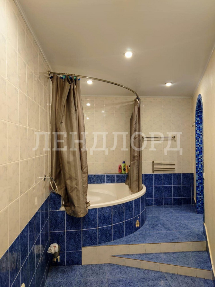 3-комн квартира проспект Королёва, 23А