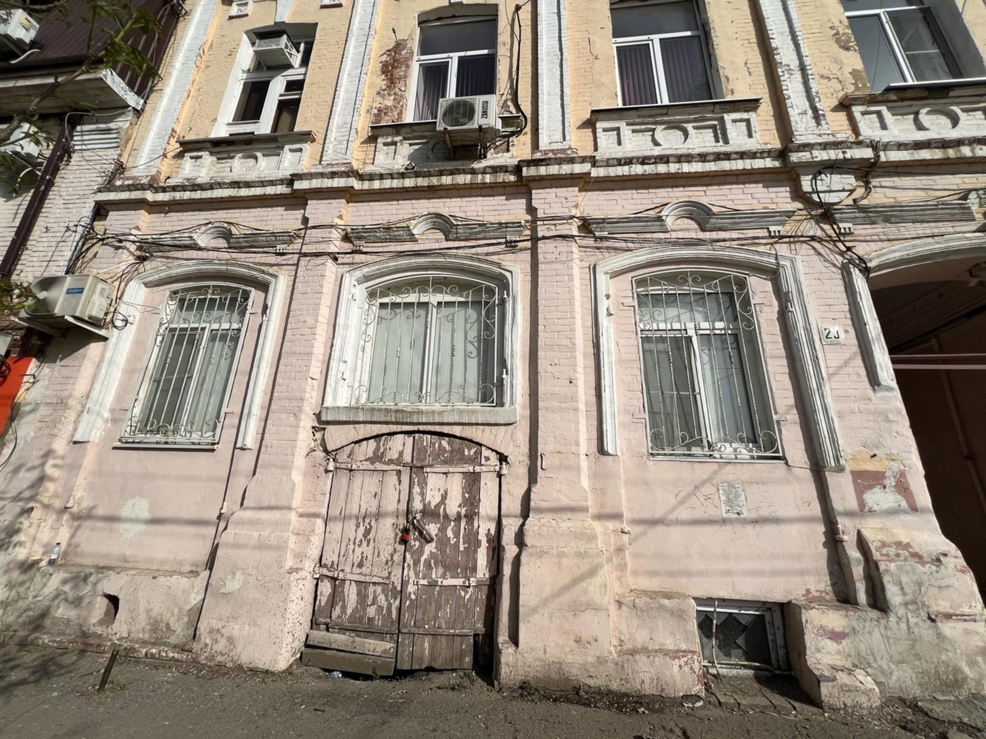 Сдать офис, помещение под офис за 180 000 рублей на г. Астрахань,Кировский р-н, ул. Максима Горького, 23