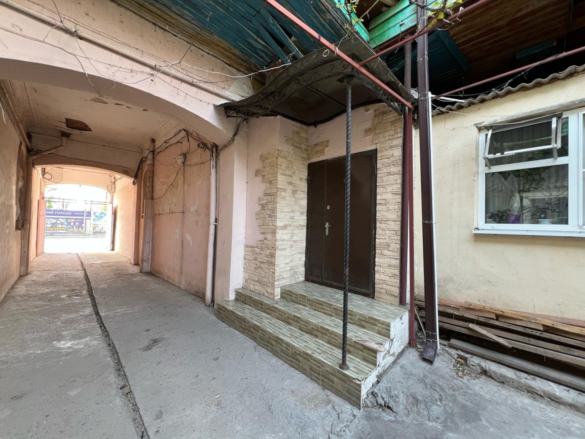 Сдать офис, помещение под офис за 180 000 рублей на г. Астрахань,Кировский р-н, ул. Максима Горького, 23