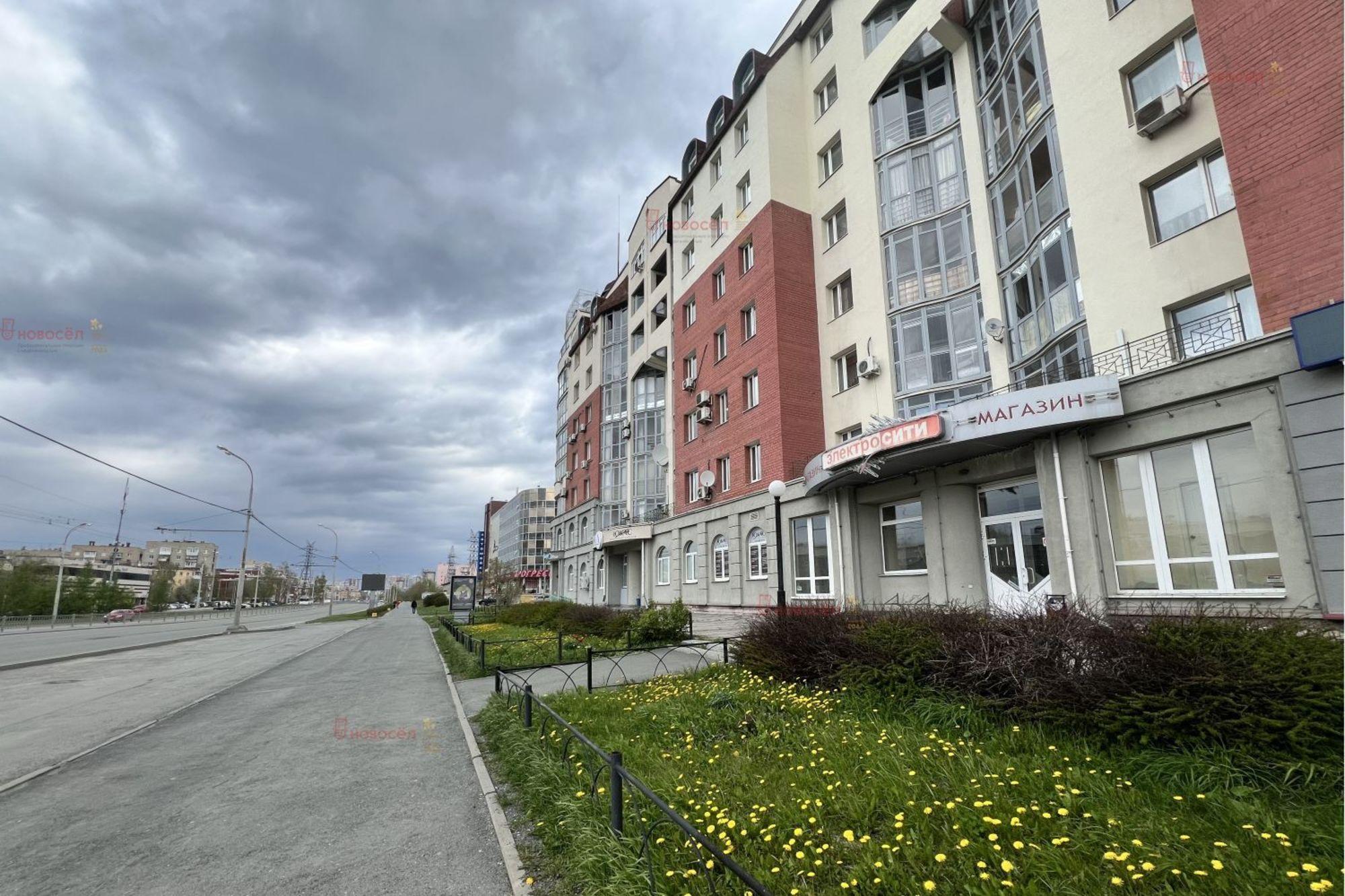 Сдать торговое помещение за 129 236 рублей на Космонавтов 62