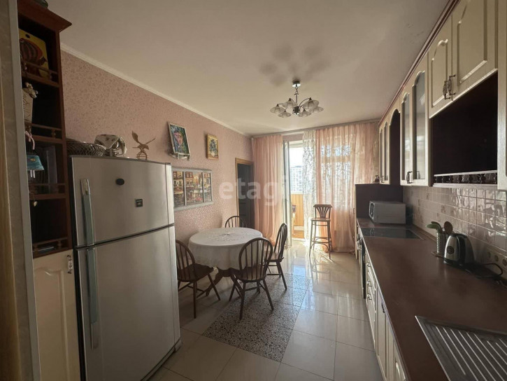 3-комн квартира Газовиков, 41