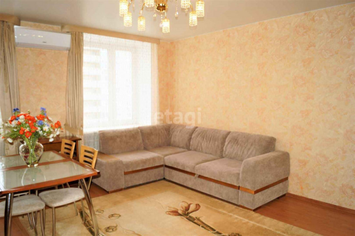 2-комн квартира Мориса Тореза, 1