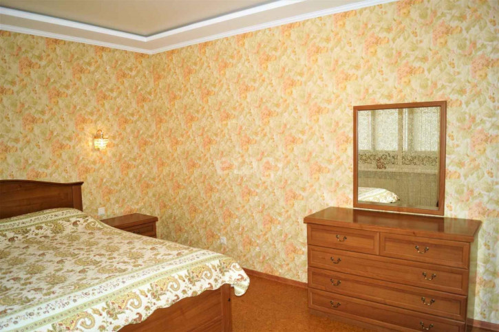 2-комн квартира Мориса Тореза, 1