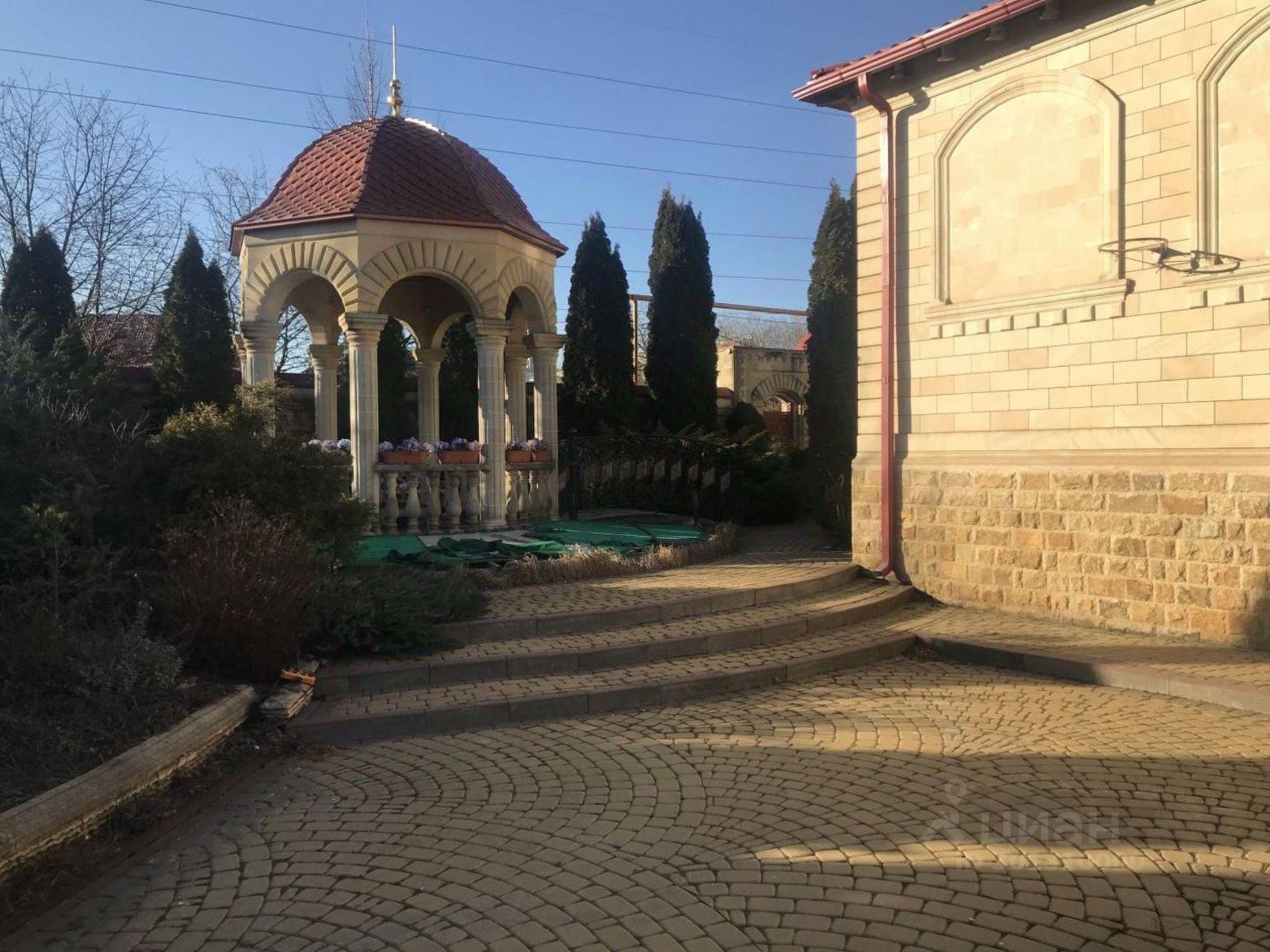 Сдать дачу, дом, коттедж за 200 000 рублей на улица Алексея Русова, 18