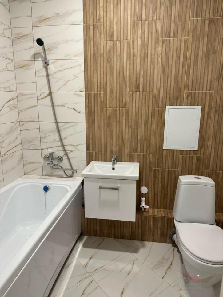 2-комн квартира в новом доме улица Олега Пешкова, 1