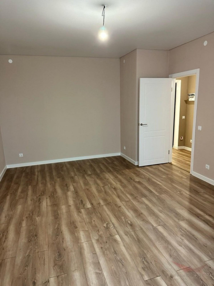 3-комн квартира в новом доме улица Олега Пешкова, 1