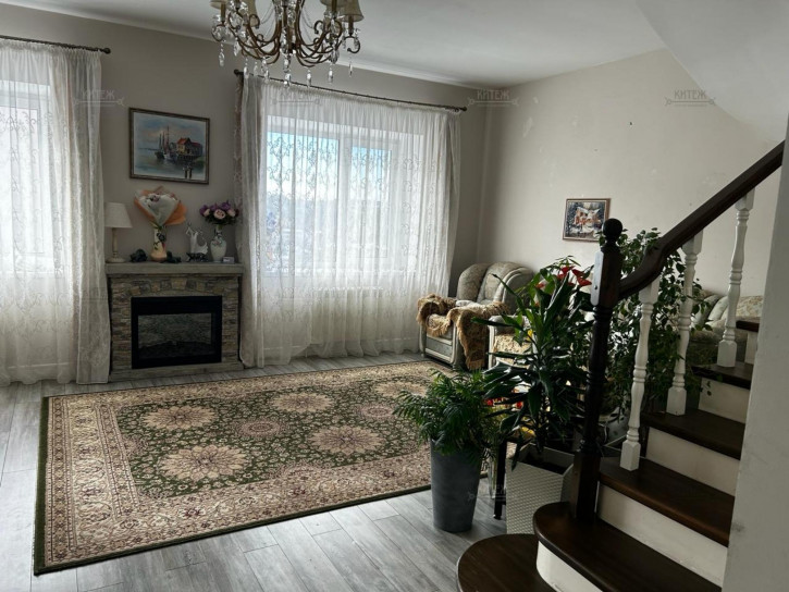 4-комн квартира Больничный 1-й переулок,17
