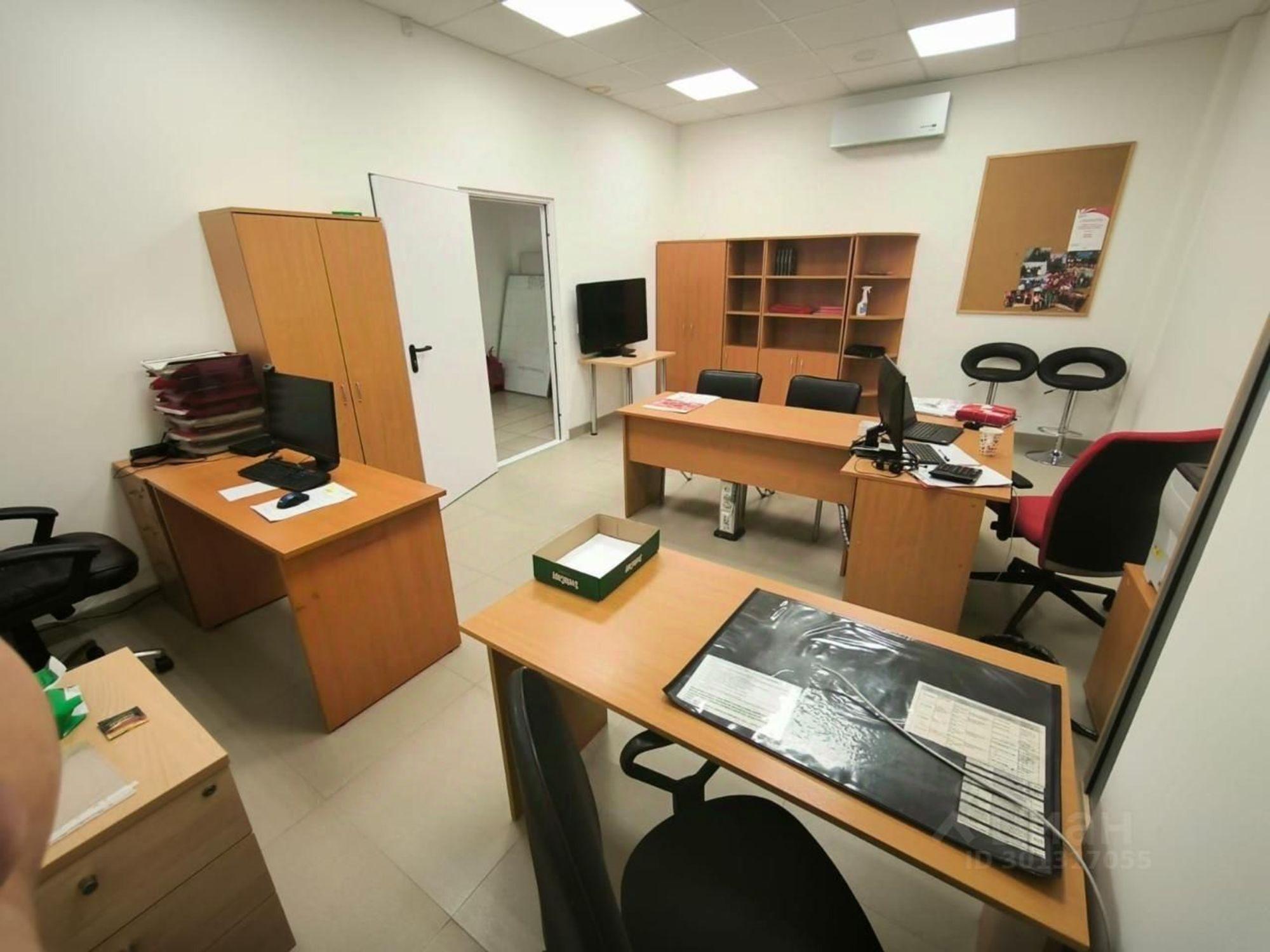 Купить торговое помещение за 48 985 200 рублей на улица 25 Октября, 17