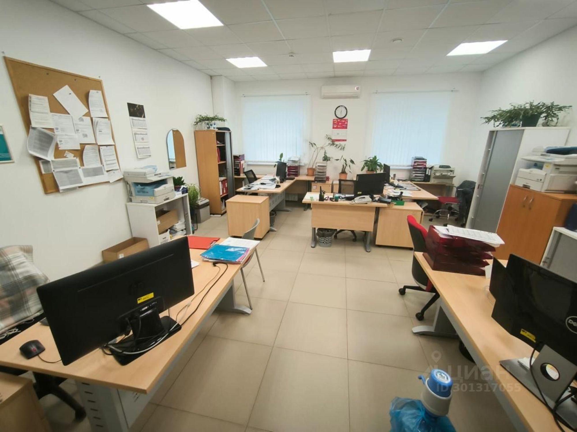 Купить торговое помещение за 48 985 200 рублей на улица 25 Октября, 17