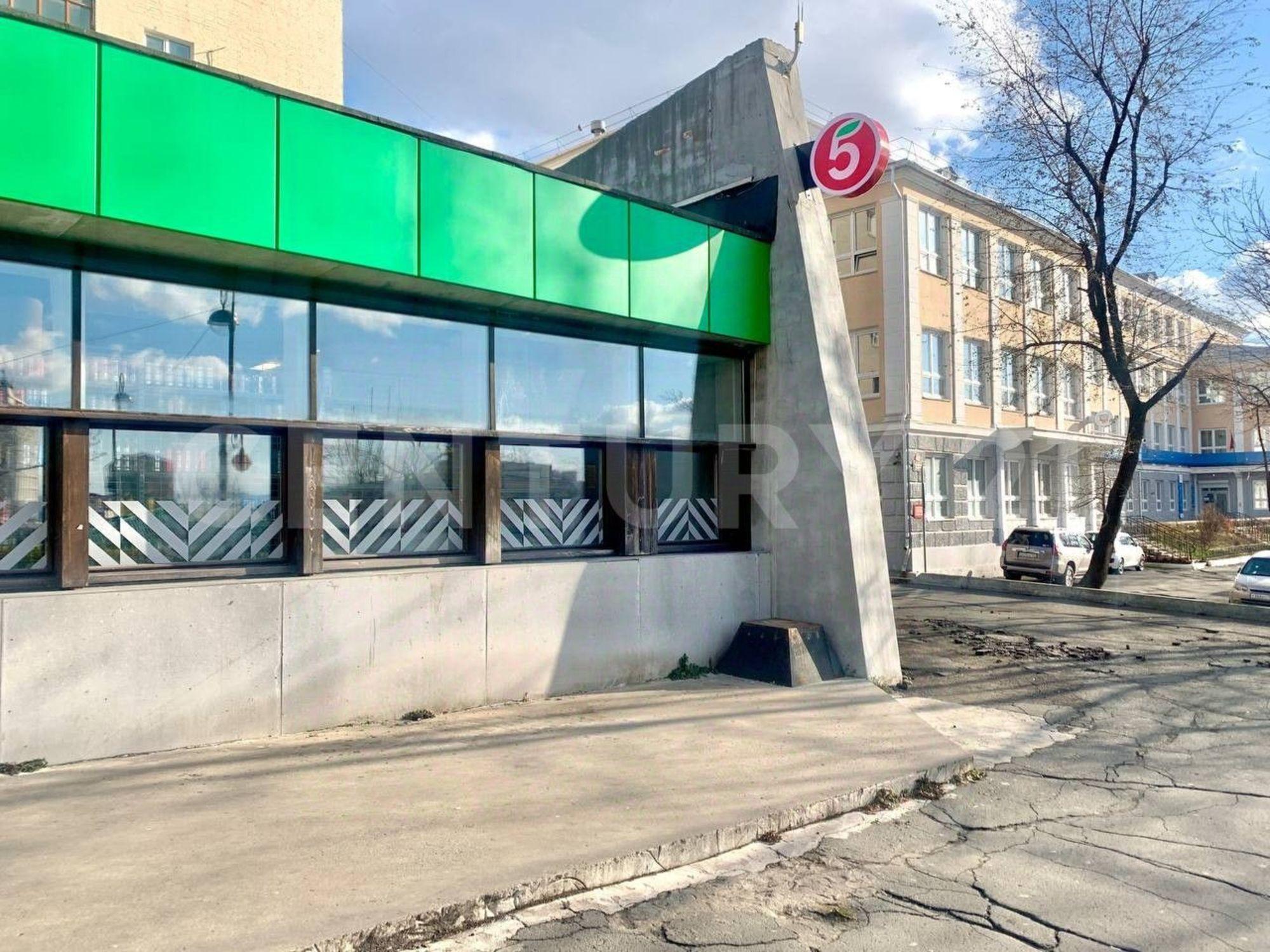 Купить торговое помещение за 99 000 300 рублей на Октябрьская улица, 14